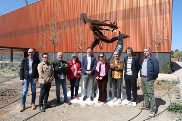 Velazquez pista padel escultura1